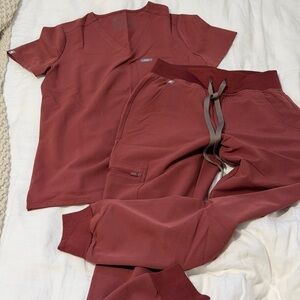 Figs Burgundy Scrub Set XSP